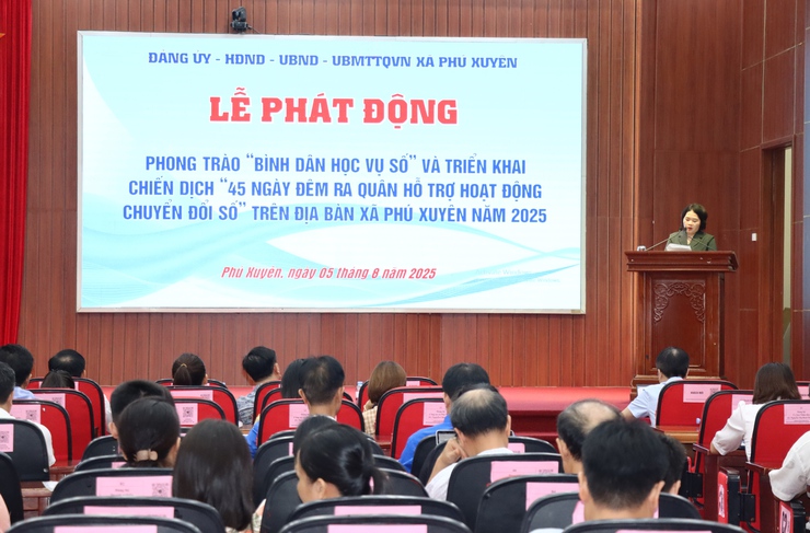      Lễ phát động “Phong trào bình dân học vụ số” và triển khai chiến dịch “45 ngày đêm ra quân hỗ trợ hoạt động chuyển đổi số” trên địa bàn xã Phú Xuyên- Ảnh 1.