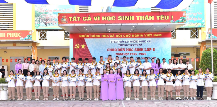 TRƯỜNG THCS YÊN SỞ TỔ CHỨC LỄ VINH DANH HỌC SINH LỚP 9 ĐẠT THÀNH TÍCH CAO TRONG KỲ THI VÀO LỚP 10 VÀ CHÀO ĐÓN HỌC SINH LỚP 6 NĂM HỌC 2025 – 2026- Ảnh 2.