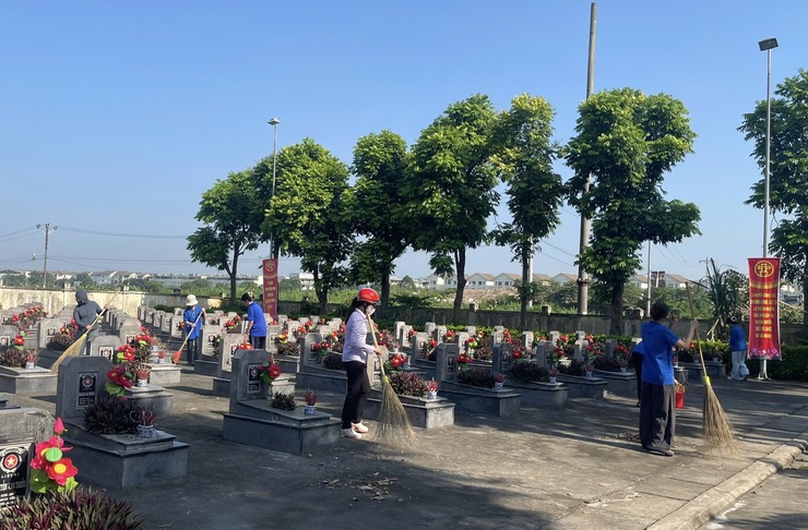 An Khánh ra quân tổng vệ sinh môi trường trên địa bàn xã- Ảnh 1.