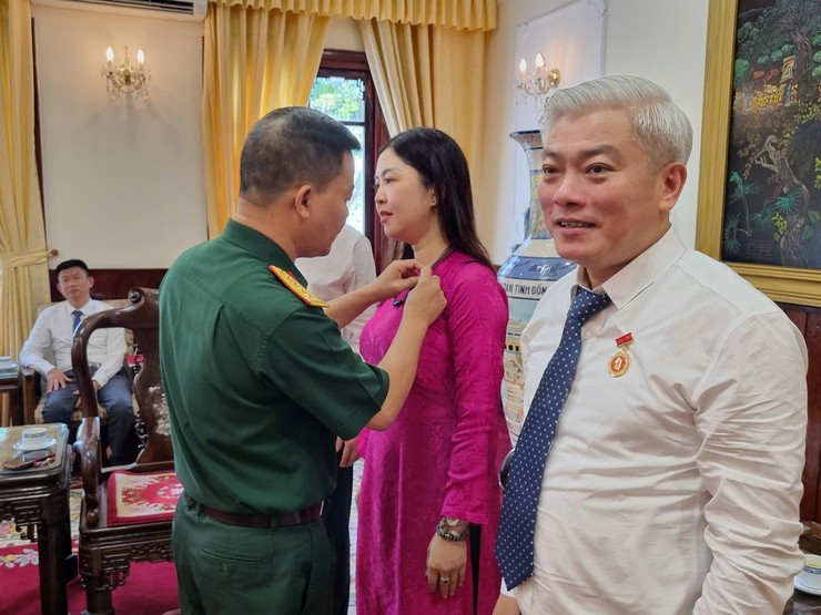 Đoàn đại biểu phường Đại Mỗ dâng hương tưởng niệm các anh hùng liệt sĩ tại Đài tưởng niệm các anh hùng liệt sĩ trên đường Bắc Sơn và vào Lăng viếng Chủ tịch Hồ Chí Minh- Ảnh 7.