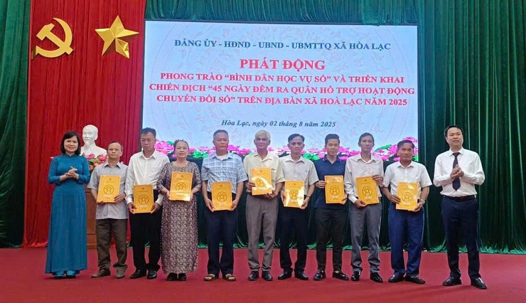 Chuyển đổi số từ cơ sở: Hòa Lạc đặt mục tiêu phổ cập kỹ năng số đến từng người dân- Ảnh 9.