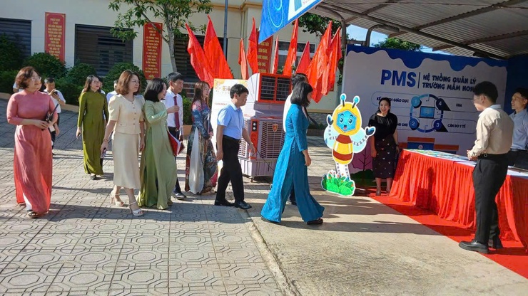 Chuyển đổi số từ cơ sở: Hòa Lạc đặt mục tiêu phổ cập kỹ năng số đến từng người dân- Ảnh 1.