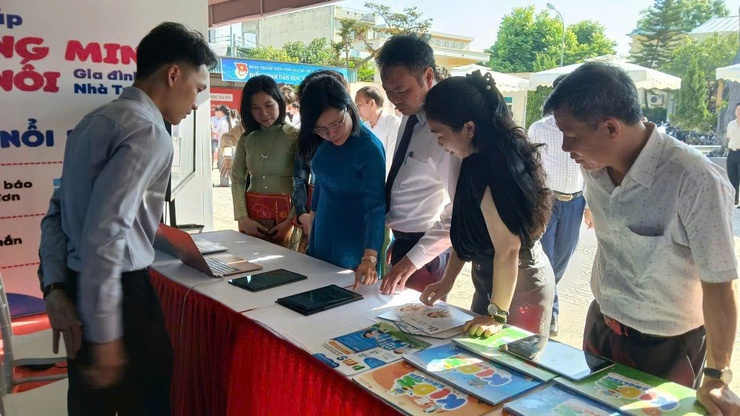 Chuyển đổi số từ cơ sở: Hòa Lạc đặt mục tiêu phổ cập kỹ năng số đến từng người dân- Ảnh 2.