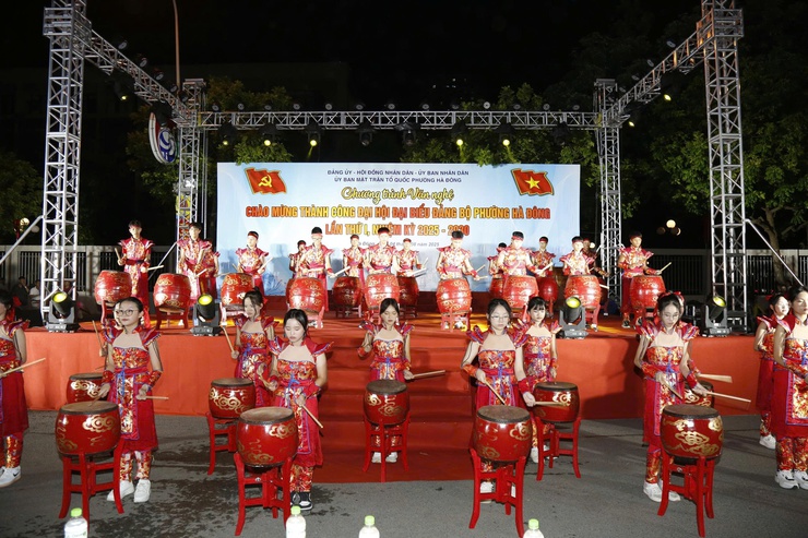 Ấn tượng chương trình văn nghệ chào mừng thành công Đại hội đại biểu Đảng bộ phường Hà Đông lần thứ I, nhiệm kỳ 2025- 2030- Ảnh 4.