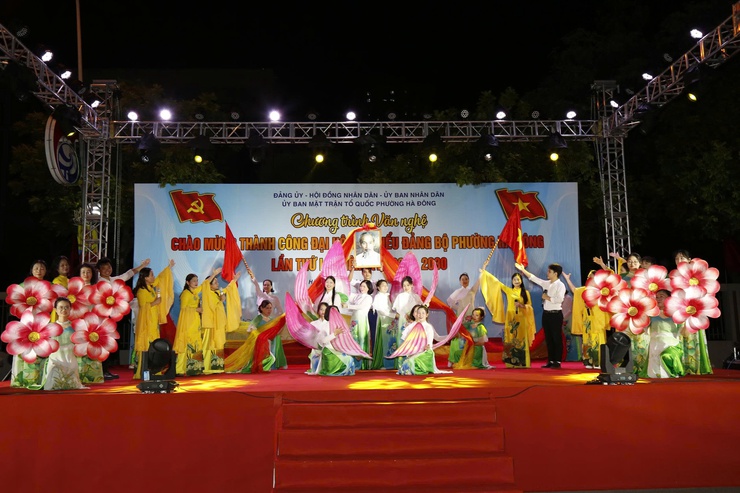 Ấn tượng chương trình văn nghệ chào mừng thành công Đại hội đại biểu Đảng bộ phường Hà Đông lần thứ I, nhiệm kỳ 2025- 2030- Ảnh 5.