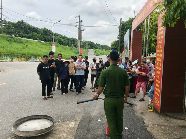 Tuyên truyền, tập huấn về công tác PCCC và cứu nạn cứu hộ cho các đối tượng thuộc phụ lục 1, Nghị định 105/2025/NĐ-CP- Ảnh 3.