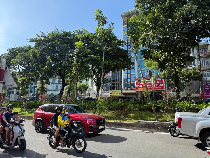Hà Nội ngày nắng nóng, chiều tối và đêm khả năng có mưa rào và dông- Ảnh 2.