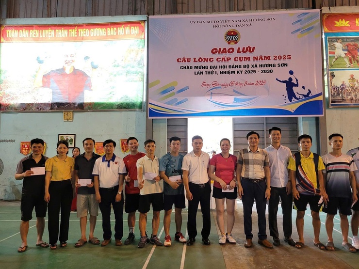 Sôi nổi giải cầu lông mở rộng chào mừng Đại hội, đại biểu Đảng bộ xã Hương Sơn lần thứ nhất, nhiệm kỳ 2025 – 2030- Ảnh 12.
