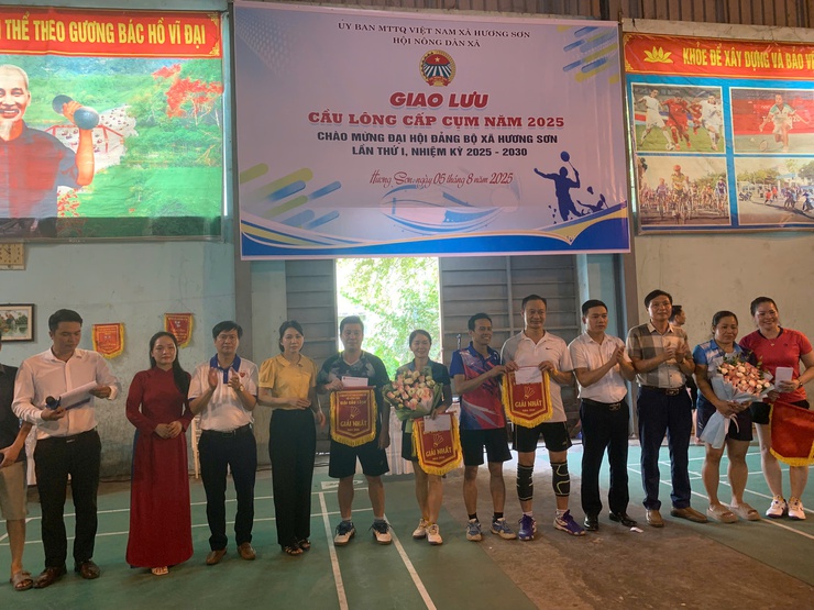 Sôi nổi giải cầu lông mở rộng chào mừng Đại hội, đại biểu Đảng bộ xã Hương Sơn lần thứ nhất, nhiệm kỳ 2025 – 2030- Ảnh 13.