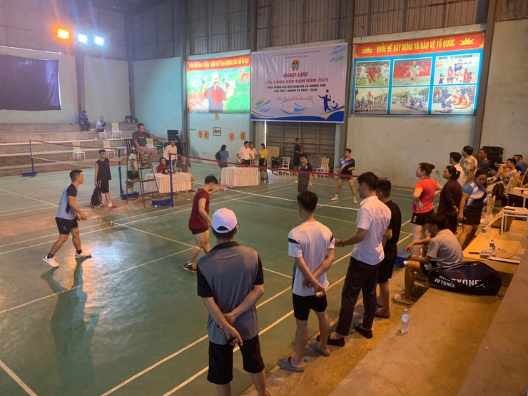 Sôi nổi giải cầu lông mở rộng chào mừng Đại hội, đại biểu Đảng bộ xã Hương Sơn lần thứ nhất, nhiệm kỳ 2025 – 2030- Ảnh 4.