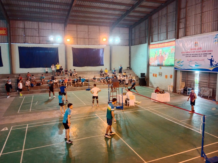 Sôi nổi giải cầu lông mở rộng chào mừng Đại hội, đại biểu Đảng bộ xã Hương Sơn lần thứ nhất, nhiệm kỳ 2025 – 2030- Ảnh 6.