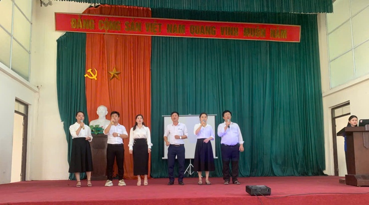 Trung tâm Giáo dục nghề nghiệp – Giáo dục thường xuyên Phú Xuyên tổ chức gặp mặt, chào đón học sinh khối 10 năm học 2025-2026- Ảnh 1.