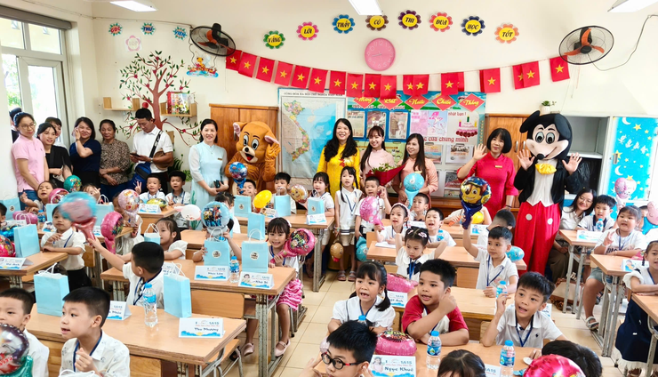 Trường Tiểu học Chu Văn An - Hoàng Liệt hân hoan tổ chức hoạt động chào đón học sinh lớp 1 năm học 2025 - 2026
- Ảnh 2.