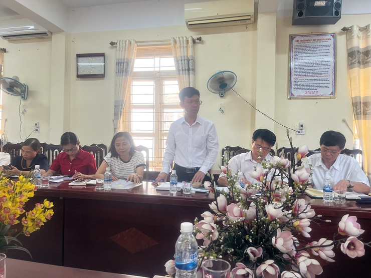 PHÒNG VĂN HÓA - XÃ HỘI LÀM VIỆC VỚI HIỆU TRƯỞNG CÁC TRƯỜNG HỌC TRÊN ĐỊA BÀN VỀ CÔNG TÁC CHUẨN BỊ NĂM HỌC MỚI 2025 – 2026- Ảnh 3.