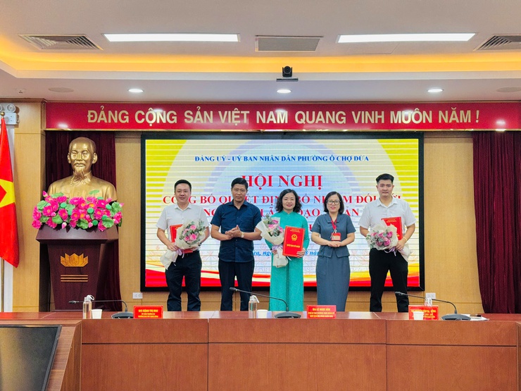 Phường Ô Chợ Dừa tổ chức Hội nghị công bố Quyết định bổ nhiệm đối với công chức lãnh đạo quản lý và viên chức quản lý- Ảnh 1.