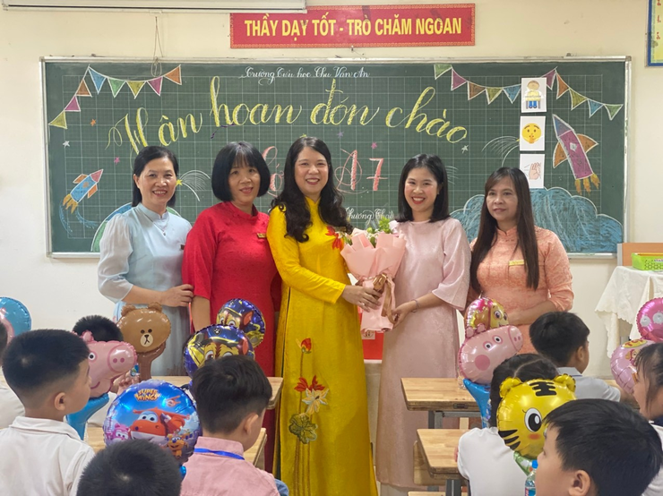 Trường Tiểu học Chu Văn An - Hoàng Liệt hân hoan tổ chức hoạt động chào đón học sinh lớp 1 năm học 2025 - 2026
- Ảnh 3.
