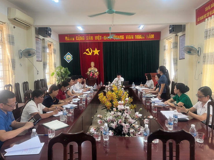 PHÒNG VĂN HÓA - XÃ HỘI LÀM VIỆC VỚI HIỆU TRƯỞNG CÁC TRƯỜNG HỌC TRÊN ĐỊA BÀN VỀ CÔNG TÁC CHUẨN BỊ NĂM HỌC MỚI 2025 – 2026- Ảnh 2.