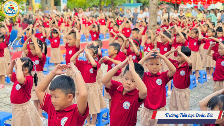 Tưng bừng lễ đón học sinh đầu cấp năm học 2025 - 2026 tại các trường Mầm non, Tiểu học và THCS phường Long Biên- Ảnh 6.