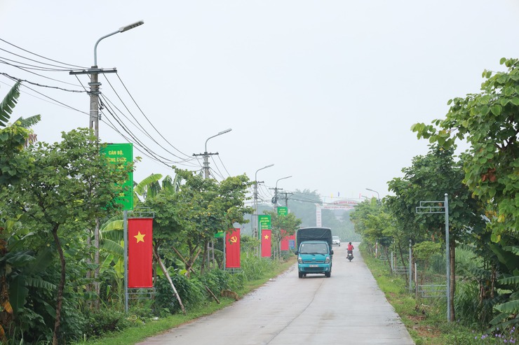 Xã Minh Châu đẩy mạnh công tác thông tin, tuyên truyền, trang trí trực quan tạo không khí thi đua sôi nổi chào mừng Đại hội Đảng bộ xã lần thứ I- Ảnh 5.