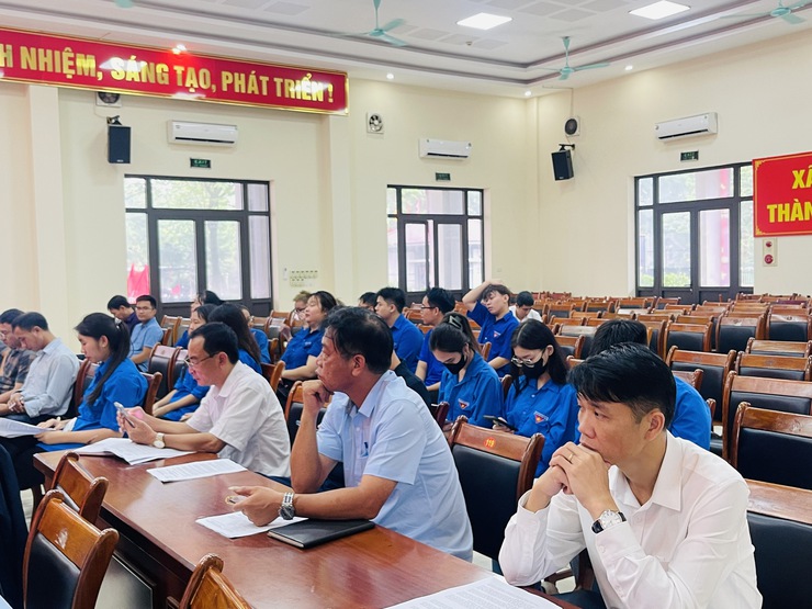 Xã Thiên Lộc Triển khai Kế hoạch số 61/KH-UBND của UBND xã về Chiến dịch "45 ngày đêm ra quân hỗ trợ hoạt động chuyển đổi số trên địa bàn xã"- Ảnh 6.