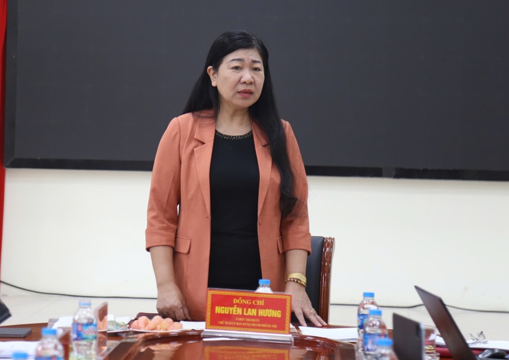 Chủ tịch Ủy ban MTTQ Việt Nam thành phố Hà Nội Nguyễn Lan Hương làm việc với xã Đoài Phương về công tác chuẩn bị Đại hội Đảng


- Ảnh 2.