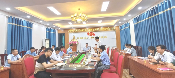 Chi bộ Văn phòng HĐND và UBND xã Ứng Hoà đánh giá công tác tháng 7, triển khai nhiệm vụ trọng tâm tháng 8 năm 2025.- Ảnh 2.