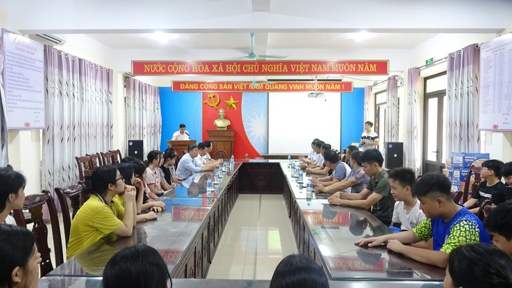 Xã Hương Sơn khai mạc lớp phổ cập bơi cho trẻ em - Ảnh 1.
