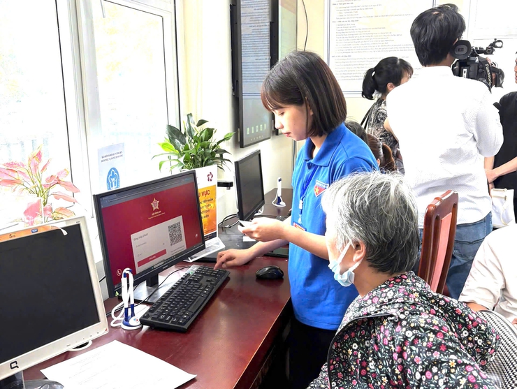 Phường Long Biên thích ứng nhanh, vận hành hiệu quả
mô hình chính quyền địa phương 2 cấp- Ảnh 5.