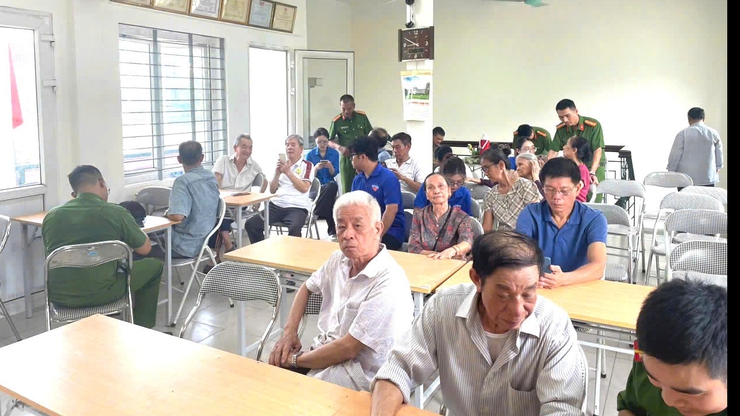 Phường Long Biên thích ứng nhanh, vận hành hiệu quả
mô hình chính quyền địa phương 2 cấp- Ảnh 4.