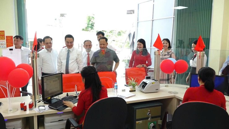 PHÒNG GIAO DỊCH AGRIBANK THANH THÙY: ĐƯA DỊCH VỤ NGÂN HÀNG ĐẾN GẦN NGƯỜI DÂN, ĐỒNG HÀNH PHÁT TRIỂN KINH TẾ NÔNG THÔN- Ảnh 1.