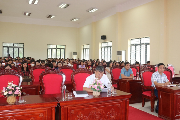 Đảng ủy xã Hòa Phú: Tổ chức lớp Bồi dưỡng chính trị Hè năm 2025 - Ảnh 1.