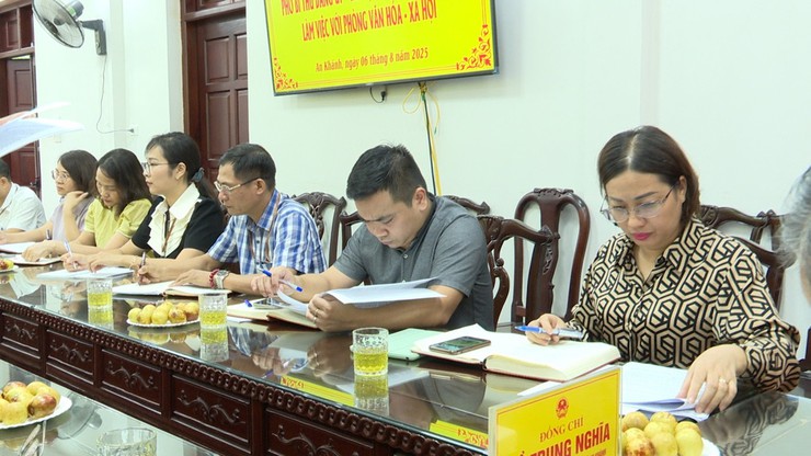 Đồng chí Hồ Trung Nghĩa - Phó Bí thư Đảng ủy, Chủ tịch UBND xã An Khánh làm việc với Phòng Văn hóa - Xã hội- Ảnh 3.