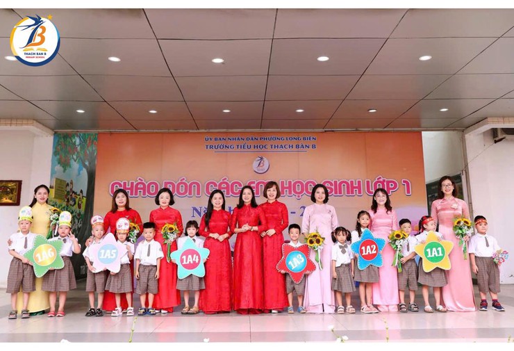 Tưng bừng lễ đón học sinh đầu cấp năm học 2025 - 2026 tại các trường Mầm non, Tiểu học và THCS phường Long Biên- Ảnh 2.