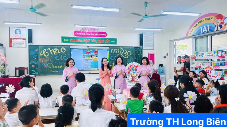 Tưng bừng lễ đón học sinh đầu cấp năm học 2025 - 2026 tại các trường Mầm non, Tiểu học và THCS phường Long Biên- Ảnh 16.