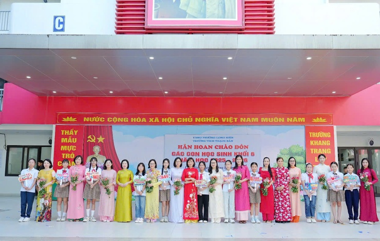 Tưng bừng lễ đón học sinh đầu cấp năm học 2025 - 2026 tại các trường Mầm non, Tiểu học và THCS phường Long Biên- Ảnh 10.
