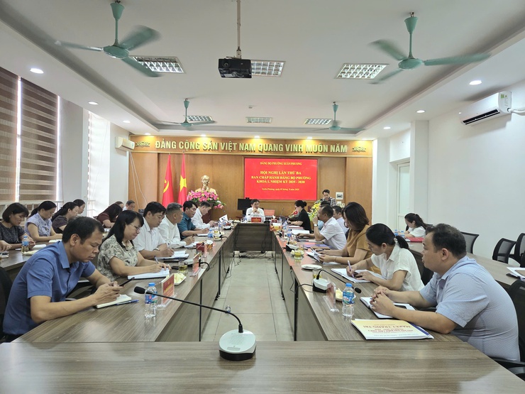Hội nghị BCH Đảng bộ phường Xuân Phương lần 3: thông qua dự thảo báo cáo chính trị và triển khai công tác chuẩn bị Đại hội Đảng bộ lần thứ I, nhiệm kỳ 2025-2030- Ảnh 1.