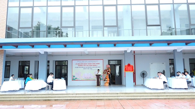 Bình Minh tổ chức Lễ gắn biển công trình chào mừng Đại hội Đại biểu Đảng bộ xã lần thứ I, nhiệm kỳ 2025 – 2030- Ảnh 1.