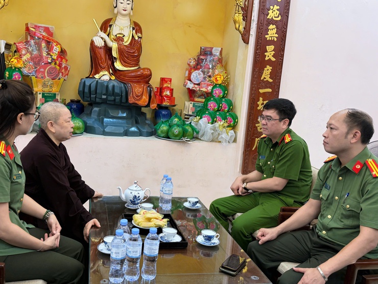 Công an xã Thanh Trì: Xây dựng lực lượng An ninh cơ sở vững mạnh, ngang tầm nhiệm vụ; phối hợp hiệu quả chức sắc tôn giáo đồng hành cùng lực lượng Công an giữ bình yên địa bàn- Ảnh 2.