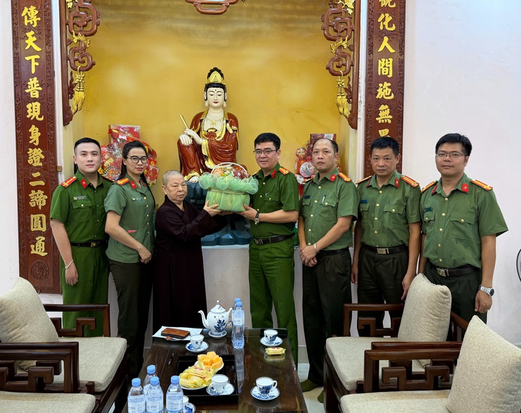 Công an xã Thanh Trì: Xây dựng lực lượng An ninh cơ sở vững mạnh, ngang tầm nhiệm vụ; phối hợp hiệu quả chức sắc tôn giáo đồng hành cùng lực lượng Công an giữ bình yên địa bàn- Ảnh 4.