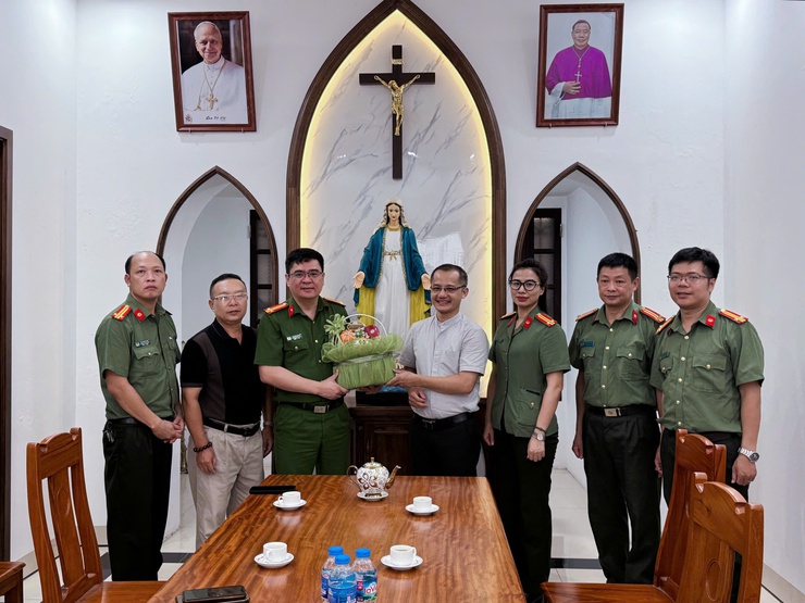 Công an xã Thanh Trì: Xây dựng lực lượng An ninh cơ sở vững mạnh, ngang tầm nhiệm vụ; phối hợp hiệu quả chức sắc tôn giáo đồng hành cùng lực lượng Công an giữ bình yên địa bàn- Ảnh 5.