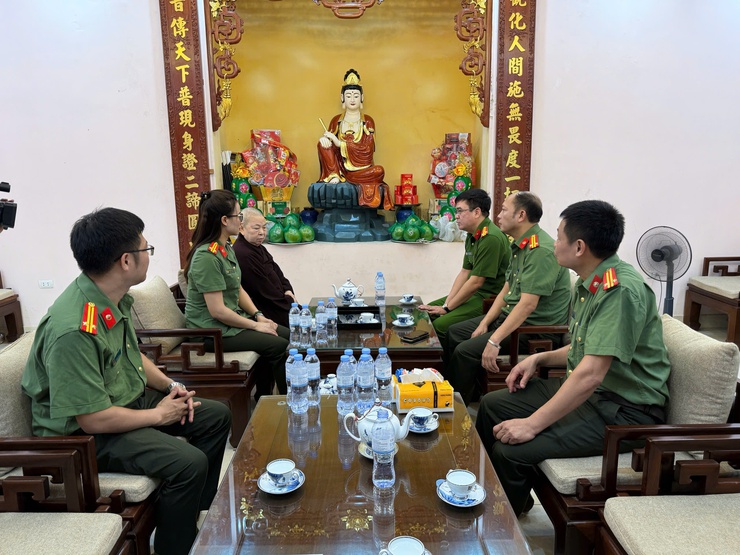 Công an xã Thanh Trì: Xây dựng lực lượng An ninh cơ sở vững mạnh, ngang tầm nhiệm vụ; phối hợp hiệu quả chức sắc tôn giáo đồng hành cùng lực lượng Công an giữ bình yên địa bàn- Ảnh 6.