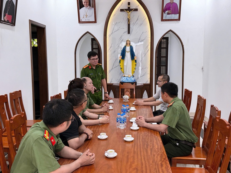 Công an xã Thanh Trì: Xây dựng lực lượng An ninh cơ sở vững mạnh, ngang tầm nhiệm vụ; phối hợp hiệu quả chức sắc tôn giáo đồng hành cùng lực lượng Công an giữ bình yên địa bàn- Ảnh 7.