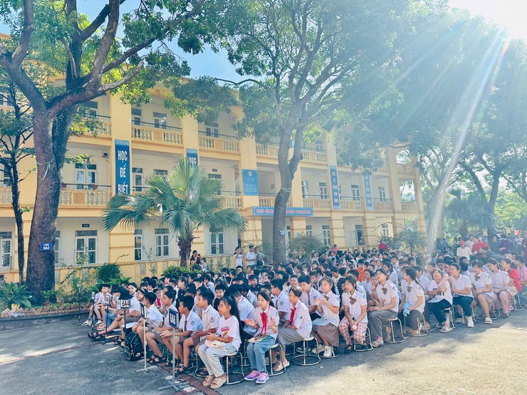 Tưng bừng lễ đón học sinh đầu cấp năm học 2025 - 2026 tại các trường Mầm non, Tiểu học và THCS phường Long Biên- Ảnh 12.