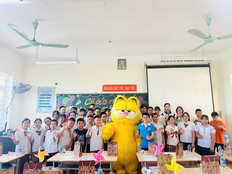 Tưng bừng lễ đón học sinh đầu cấp năm học 2025 - 2026 tại các trường Mầm non, Tiểu học và THCS phường Long Biên- Ảnh 14.