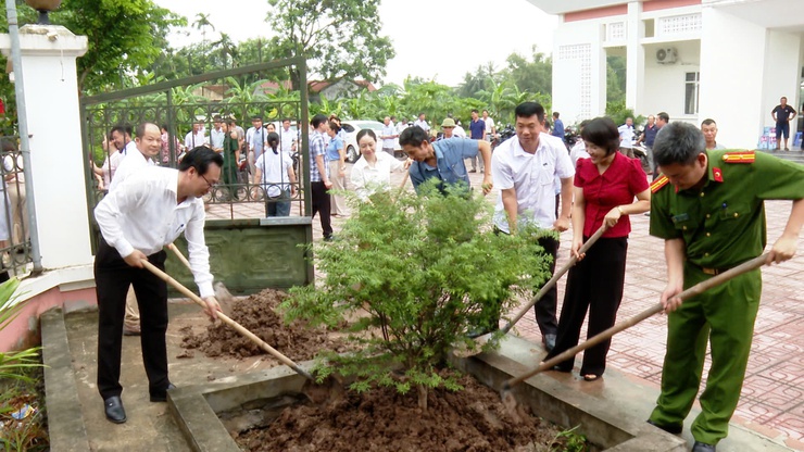 Ứng Hoà tổ chức Lễ phát động hưởng ứng cuộc thi “Sáng – Xanh – Sạch – Đẹp” năm 2025.- Ảnh 2.