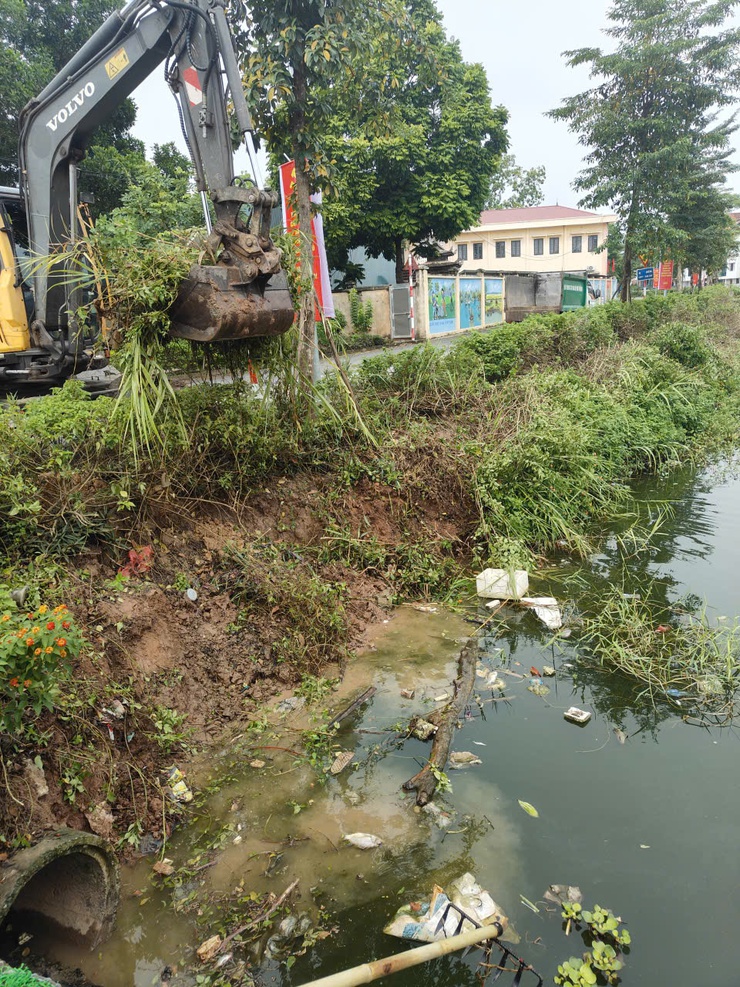 Phòng kinh tế xã Kiều Phú  tổ chức vệ sinh môi trường đảm bảo mỹ quan đô thị- Ảnh 2.