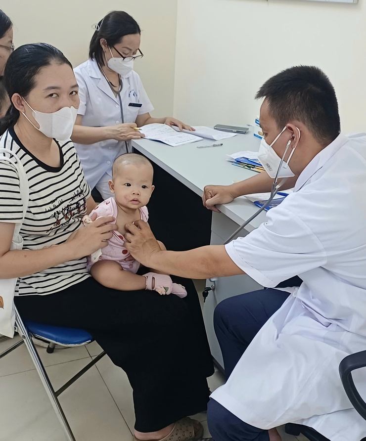 Trạm Y tế phường thực hiện hoạt động công tác chuyên môn tiêm chủng mở rộng tháng 8 cho trẻ từ 0- 5 tuổi- Ảnh 3.