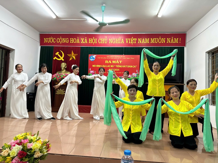 Chi hội phụ nữ TDP số 16 cụm Ngọc Thuỵ-phường Bồ Đề ra mắt câu lạc bộ “Tiếng hát dân ca”- Ảnh 5.