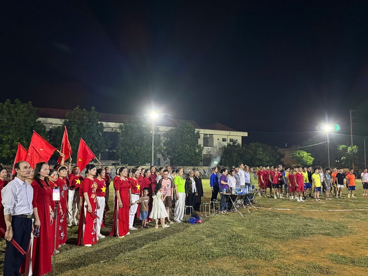 Thôn Yên Thái tổ chức nhiều hoạt động sôi nổi chào mừng Quốc khánh 2/9, kỷ niệm 20 năm Ngày hội Quốc phòng toàn dân và Đại hội Đảng bộ xã Phú Cát lần thứ Nhất- Ảnh 1.