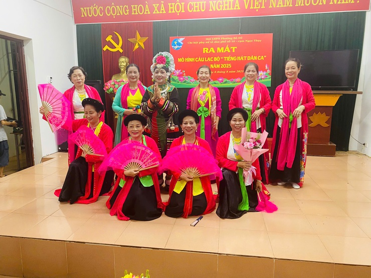 Chi hội phụ nữ TDP số 16 cụm Ngọc Thuỵ-phường Bồ Đề ra mắt câu lạc bộ “Tiếng hát dân ca”- Ảnh 2.